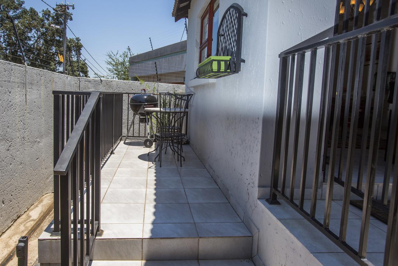 Spacious Garden Cottage جوهانسبورغ المظهر الخارجي الصورة